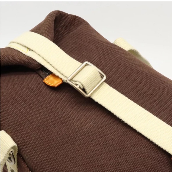 Louis Vuitton Limited
Edition LV Cup Antigua
Weekender - Picture 3 of 9